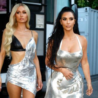 Kim Kardashian West würde für ihre Freundin Paris Hilton ''alles tun''. Kim Kardashian West und Paris Hilton