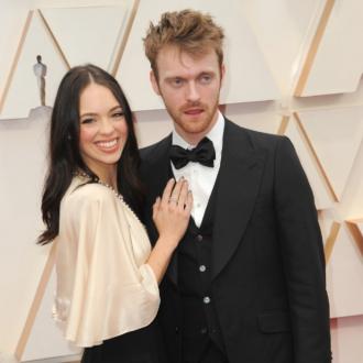 Finneas OConnell und Claudia Suleweski