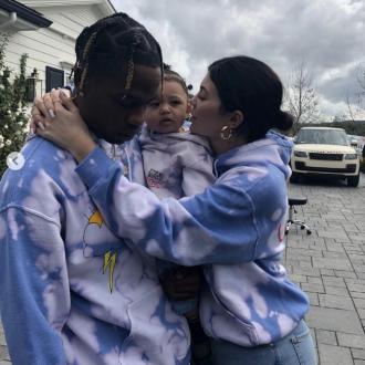 Die Jungunternehmerin will offenbar möglichst bald ein Geschwisterchen für Baby Stormi. Kylie Jenner, Travis Scott und Stormi