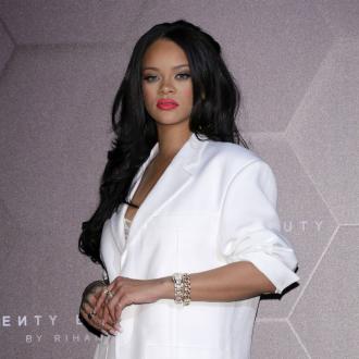Die erfolgreiche Musikerin widmet sich wieder ihrer Musik und nimmt aktuell ihr neues Album auf. Dabei bekommt sie prominente Unterstützung. Rihanna