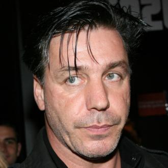 Der Sänger kann es einfach nicht lassen. Auch während seiner Auszeit bringt er neue Musik raus. Till Lindemann