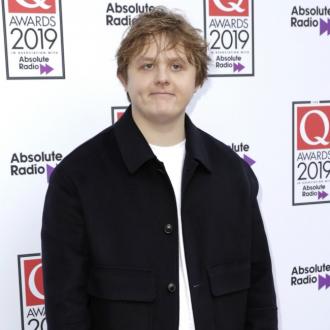 Lewis Capaldis Bankkarte wurde beim Glastonbury-Festival abgelehnt. Lewis Capaldi