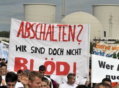 Mehr als 1000 RWE-Auszubildende demonstrieren am 4.9.2009 für den Erhalt des Atomkraftwerks Biblis in Hessen. Pro-Atom-Demo