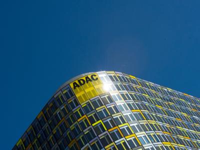 Die Fassade der Deutschland-Zentrale des ADAC in München. Foto: Peter Kneffel /Archiv ADAC