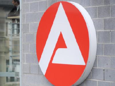 Zuversicht für neue Jahr: 2011 rechnet die Bundesagentur für Arbeit mit einem weiteren Abbau der Langzeitarbeitslosigkeit. Bundesagentur für Arbeit