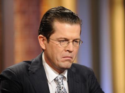 Minister zu Guttenberg steht weiter unter Druck. zu Guttenberg