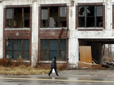 Verfallene Packard-Fabrik in Detroit: Nicht nur in der einstigen US-Autometropole herrscht verbreitet Armut (Archiv). Verfallene Fabrik in Detroit