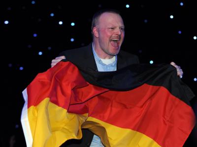 Vater des Erfolgs: Lena-Entdecker Stefan Raab feiert nach dem Eurovisionsgewinn. Stefan Raab