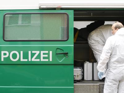 Ein Kriminaltechniker der Polizei am Ort des tragischen Unglücks in Berlin-Köpenick. Kriminaltechniker
