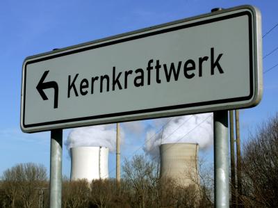 Ronald Pofalla: «Bei der Verlängerung der Laufzeiten werden wir ein verfassungskonformes, zustimmungsfreies Gesetz haben». Hinweisschild