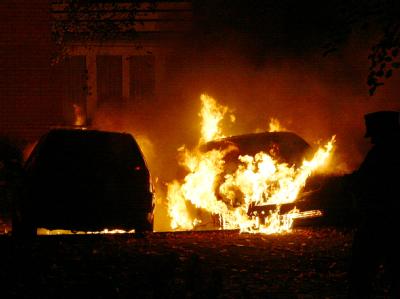 Seit Jahresbeginn wurden in Berlin mehr als 550 Autos durch Brandanschläge beschädigt (Archivbild). Brandanschlag auf Autos