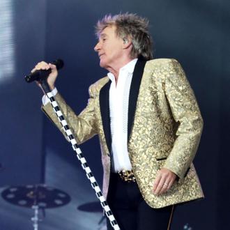 Der Musiker besiegte seinen Krebs und sprach nun offen über seine Krankheit. Er möchte andere Männer ermutigen, öfters zum Arzt zu gehen. Rod Stewart