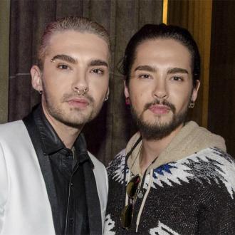 Das berühmte Geschwisterpaar Kaulitz flog kurz vor Toms und Heidis Hochzeit für den Dreh einer TV-Show nach Afrika. Jetzt wurde enthüllt, um welche es sich handelt. Bill und Tom