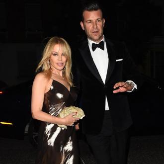 Die Sängerin ist glücklich mit ihrem neuen Schwarm. Mit einer erneuten Liebe hatte sie nicht mehr gerechnet. Kylie Minogue und Paul Solomon