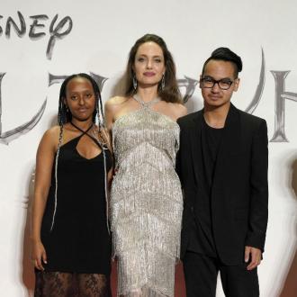 Die amerikanische Schauspielerin hat ihren Sohn aus Südkorea geholt, um ihn während der Corona-Krise wie ihre anderen Kinder bei sich Zuhause zu haben. Angelina Jolie mit Zahara und Maddox