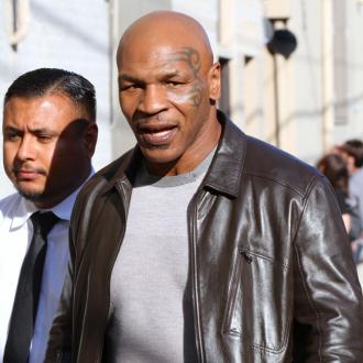 Der ehemalige Boxer arbeitet heutzutage größtenteils auf seiner eigenen Marihuana-Plantage. Im Interview verriet er jetzt, wie viel er davon selbst raucht. Mike Tyson