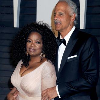 Die Moderatorin lebt seit 1986 glücklich in einer Beziehung und ist froh, nicht geheiratet zu haben. Oprah Winfrey und Stedman Graham