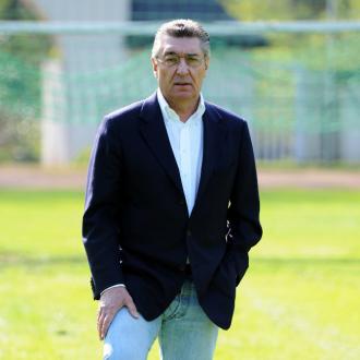 Die Tochter der Schalke-Legende erfuhr lediglich per SMS vom Tod ihres Vaters. Sie berichtete gegenüber 'Bild' von ihrem Unmut darüber. Rudi Assauer