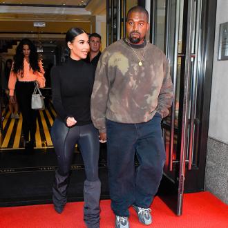 Der Musiker bedient sich für Texte an seiner Religion. Etwas bizarre Songs kommen dabei aber doch zustande. Kanye West