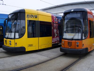 Regionalbahnen, S-Bahnen, Straßen- und U-Bahnen zählten 2011 2,4 Mrd. Fahrgäste. Foto: Arno Burgi Straßenbahnen der Dresdner Verkehrsbetriebe AG