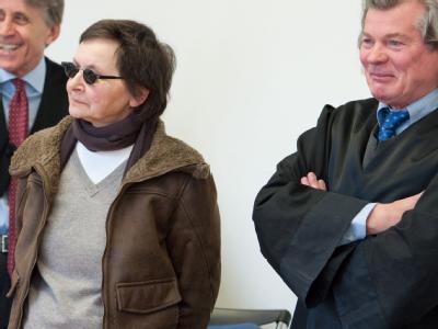 Die frühere RAF-Terroristin Verena Becker steht in Stuttgart vor Gericht (Archivbild). Prozess gegen Verena Becker