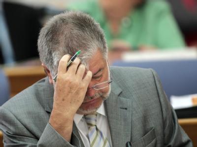 Muss sich Misstrauensantrag stellen: Kurt Beck. Foto: Fredrik von Erichsen Ministerpräsident Kurt Beck (SPD)