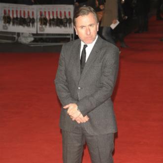 Der Schauspieler spielt in 'Bergman Island' mit. Star wird im Mystery-Drama an der Seite von Mia Wasikowska und Vicky Krieps mitspielen. Tim Roth