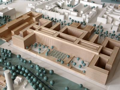 Modell der neuen BND-Zentrale: Der Neubau soll ab 2014 bezugsfertig sein und 730 Millionen Euro kosten. Die Nachrichtenzentrale wird auf dem Grundstück des früheren Stadions der Weltjugend im Bezirk Mitte errichtet. BND-Zentrale