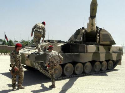 Bundeswehrsoldaten mit einem Panzer im afghanischen Kundus. (Archivbild) Bundeswehrsoldaten