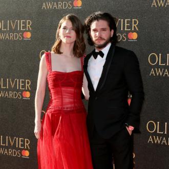 Der 'Game of Thrones'-Star lebt seit einem Jahr mit seiner Ehefrau in einem denkmalgeschützten Herrenhaus in Suffolk. Nun will er es für 1,2 Millionen Euro renovieren. Kit Harington and Rose Leslie