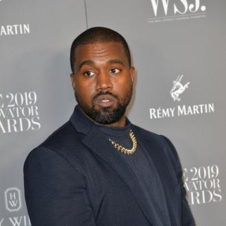 Der Rapper hat seiner Frau Tribut gezollt, nachdem sie nun offiziell Milliardärin ist. Kanye West