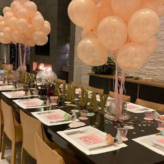 Die Reality-TV-Queen feierte ihren Geburtstag frühzeitig. Sie genoss ein gemütliches Dinner mit Freunden und Familie. Kim Kardashian West