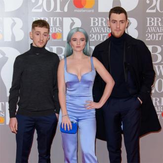 Das Trio plant ein Duett mit zwei männlichen Stars. Clean Bandit
