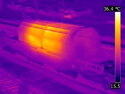 Thermografie-Aufnahmen der Castorbehälter, die den Verladebahnhof Valognes (Frankreich) verlassen. Foto: Greenpeace Thermographie-Aufnahme
