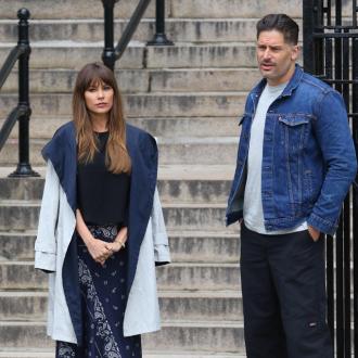 Der Schauspieler war nervös, mit seiner Frau Sofia Vergara und gemeinsam vor der Kamera zu stehen. Schließlich sei dies für jedes Paar eine Herausforderung. Joe Manganiello und Sofía Vergara