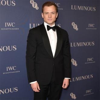 Taron Egerton war am Set von 'Robin Hood' ''nicht glücklich'' und am Ende auch vom Endergebnis enttäuscht. Taron Egerton