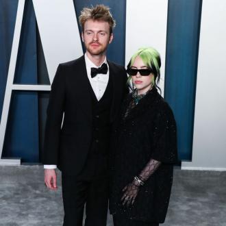 Die 18-jährige Sängerin hat ihren Track 'No Time To Die' öffentlich gemacht, der als Titelsong des gleichnamigen James Bond-Films fungieren wird. Billie Eilish und Finneas