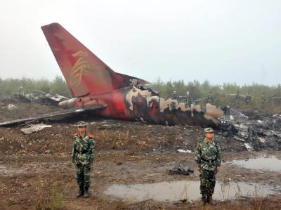 Eine Maschine der chinesischen Fluggesellschaft Henan Airlines ist abgestürzt. Flugzeugwrack