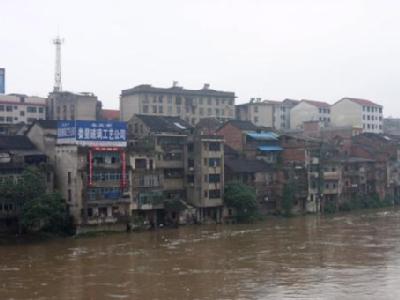 Heftiger Regen hatte die Fluten verursacht: In Hunan zerstörten die Wassermassen Hunderte von Häusern. Überschwemmung