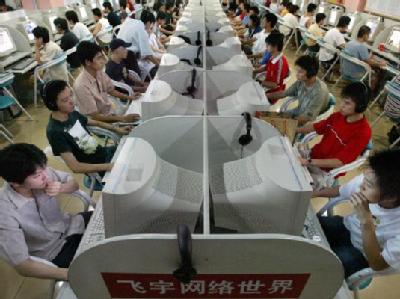 Surfer in einem Internetcafe nahe der Pekinger Universität. Foto: dpa / Archiv Internet in China