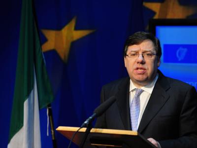 Irlands Ministerpräsident Brian Cowen denkt nicht ans Aufgeben. Rücktrittsforderungen wegen seines Schwenks beim EU-Rettungsschirm lehnt er ab. Brian Cowen