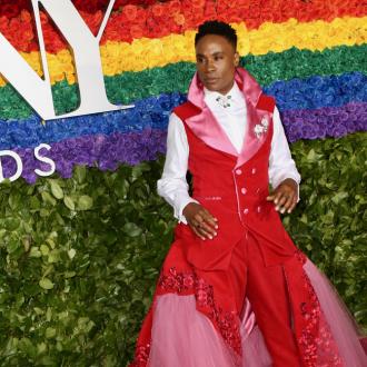 Der Schauspieler überzeugt mit seinen Extravaganten-Outfits immer wieder. Eine genaue Definition hat sein Style aber nicht. Billy Porter