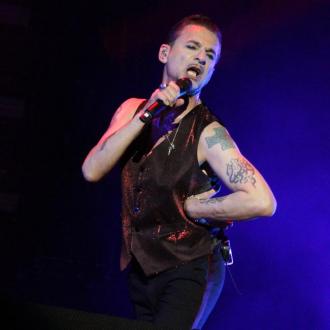 Die erfolgreiche Band ist seit Jahrzehnten mit großer Crew auf Tour. Jetzt haben sie einen eigenen Fond eingerichtet, um für ihr Team Spenden zu sammeln. Depeche Mode