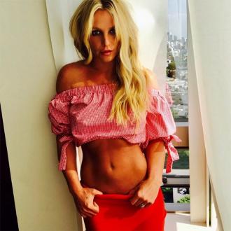 Die Sängerin hat bereits im Oktober mit einem Bild von sich und einer Staffelei überrascht. Ein Werk versteigerte sie sogar für 10 000 Dollar... Britney Spears