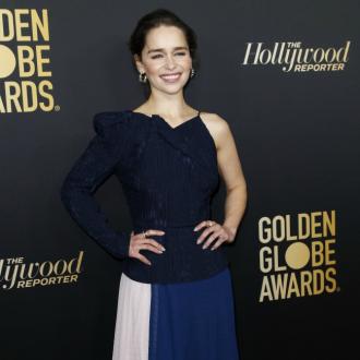 Die Schauspielerin wollte anfangs eigentlich keine Nacktszenen drehen. Ihr wurde dann aber gesagt, sie wolle doch ihre Fans nicht enttäuschen. Emilia Clarke