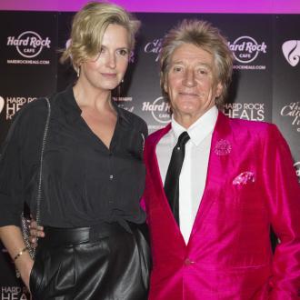 Der TV-Star hat eine gute Beziehung zu Sir Rod Stewarts Ex-Frauen. Penny Lancaster