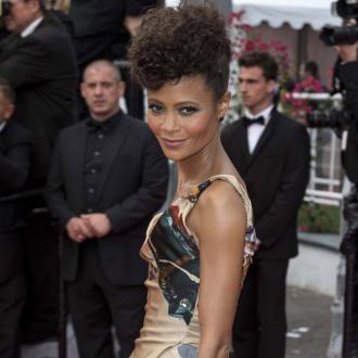 Die Schauspielerin macht sich für nachhaltige Mode stark. Dabei möchte sie die Menschen vor allem zum Umdenken bewegen. Thandie Newton
