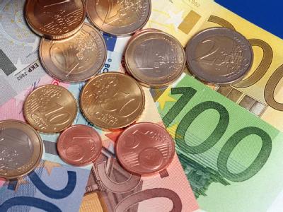 Die Steuerschätzer nehmen ihre Arbeit auf. Es wird erwartet, dass der von Schwarz-Gelb erhoffte Schub bei den Steuereinnahmen ausbleiben wird. (Symbolbild) Bargeld