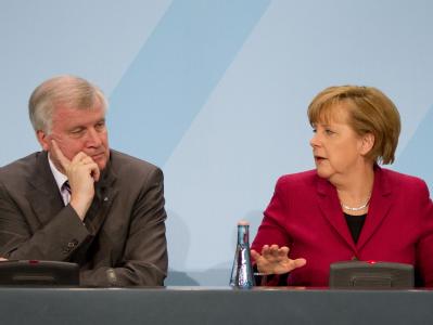 Überrumpelt vom Steuer-Vorschlag? CSU-Chef Seehofer hat aus Verärgerung ein Unions-Spitzentreffen mit Kanzlerin Merkel platzen lassen. Archivfoto: Herbert Knosowski Horst Seehofer und Angela Merkel