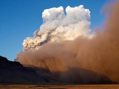 Der isländische Gletschervulkan gibt keine Ruhe. Vulkan-Aschewolke